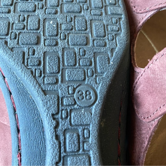 Dansko Red Burgundy Three Strap Wedge Heel Mary Jane High Heels Size 38 - Picture 13 of 16